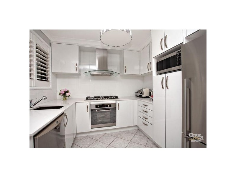 54 Mackenzie Blvde, Seven Hills NSW 2147