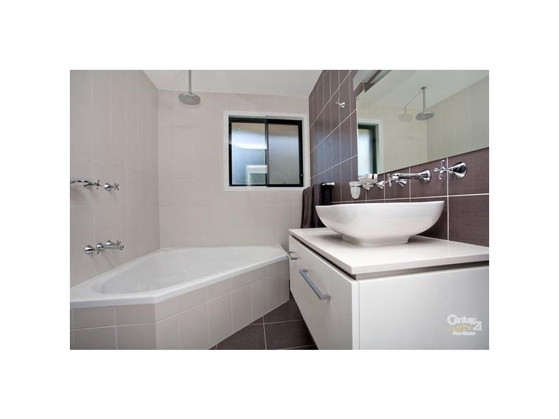 54 Mackenzie Blvde, Seven Hills NSW 2147