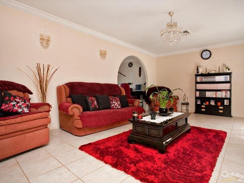 24 Molyneaux Avenue, Kings Langley NSW 2147