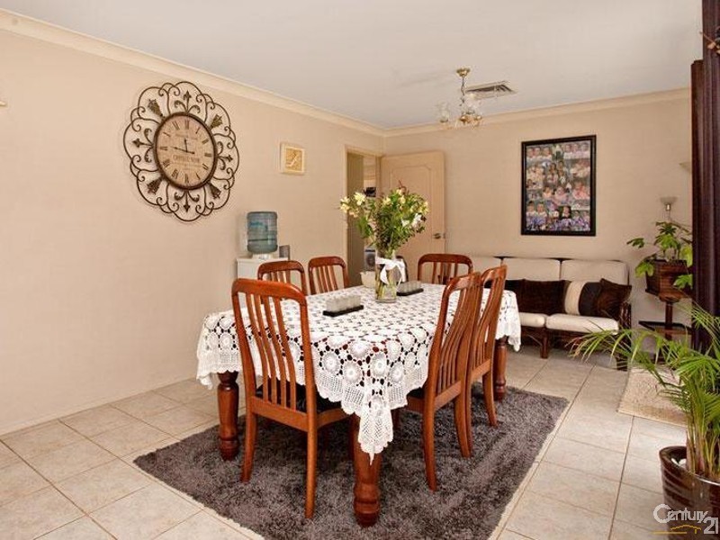 24 Molyneaux Avenue, Kings Langley NSW 2147