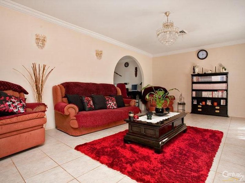 24 Molyneaux Avenue, Kings Langley NSW 2147