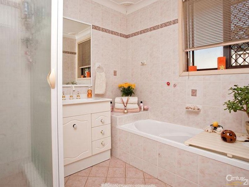 24 Molyneaux Avenue, Kings Langley NSW 2147