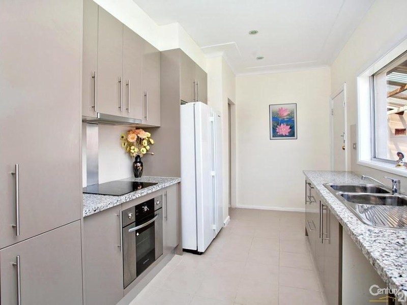 8 Hilltop Avenue, Blacktown NSW 2148