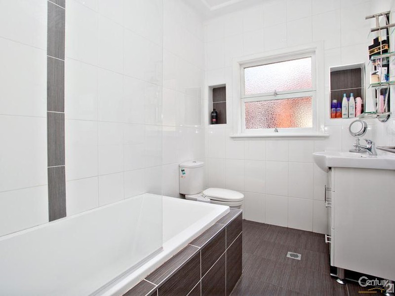 8 Hilltop Avenue, Blacktown NSW 2148