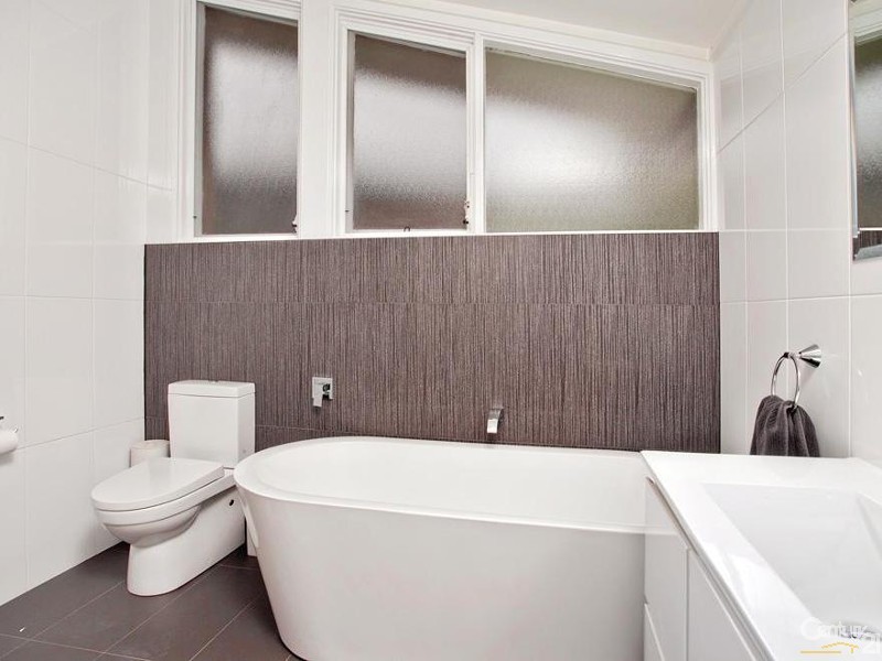 5 Lowana Crescent, Seven Hills NSW 2147