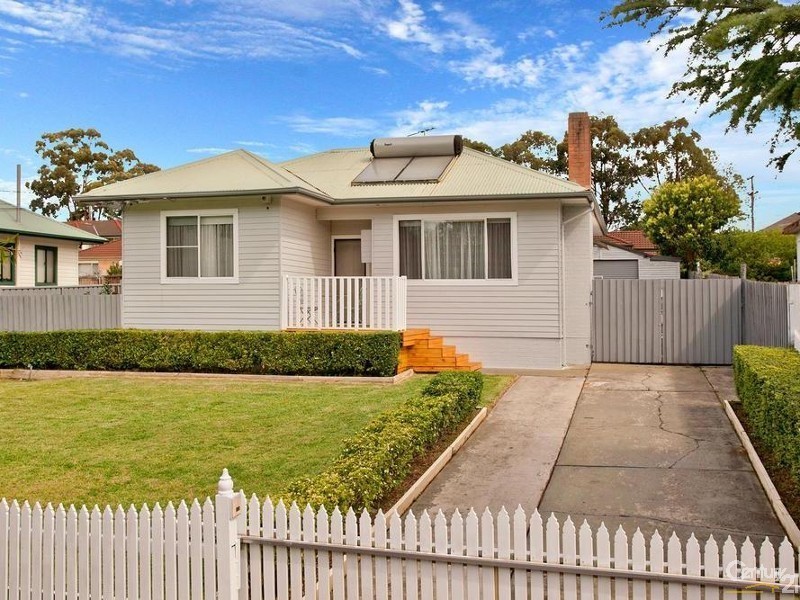 24 Fourth Avenue, Seven Hills NSW 2147