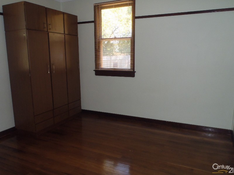 10 Sixth Avenue, Seven Hills NSW 2147