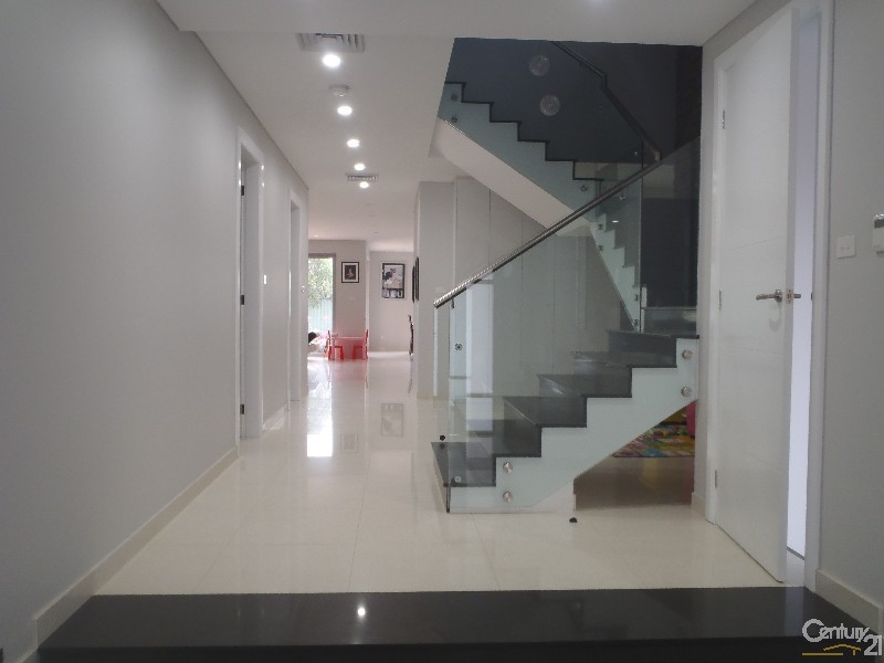 39 Leabons Lane, Seven Hills NSW 2147