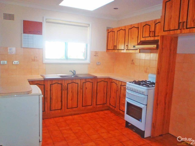 4 Mackenzie Blvd, Seven Hills NSW 2147