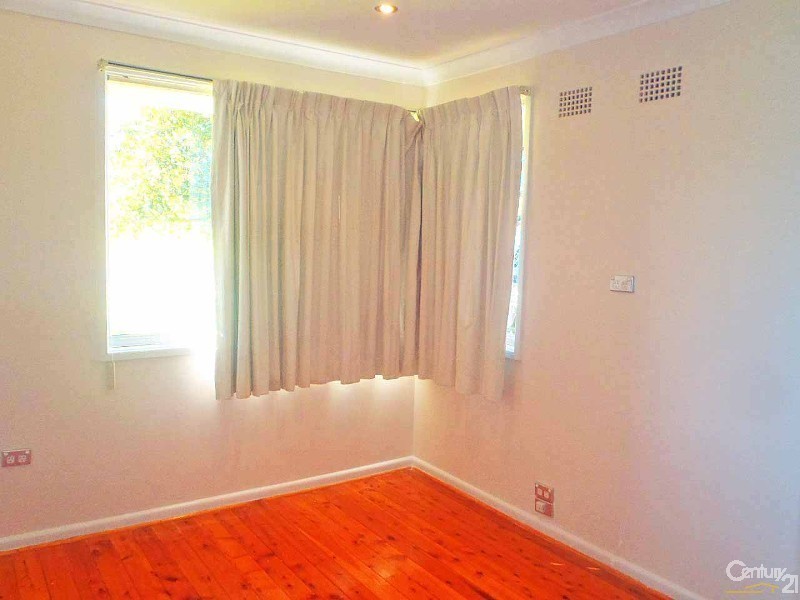 4 Mackenzie Blvd, Seven Hills NSW 2147