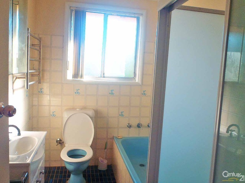 4 Mackenzie Blvd, Seven Hills NSW 2147