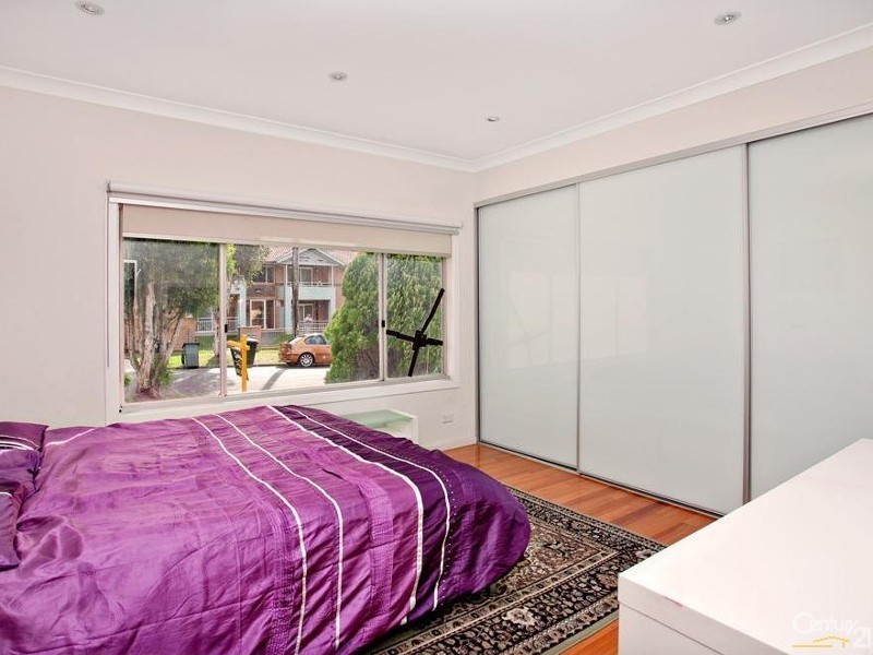 8 Pioneer Street, Seven Hills NSW 2147