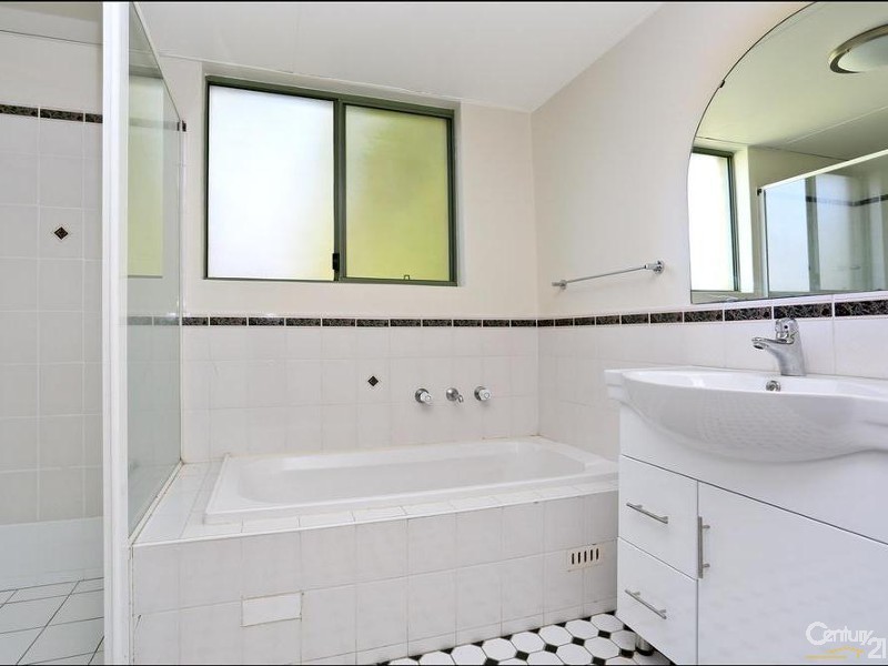 6/235 Targo Road, Toongabbie NSW 2146