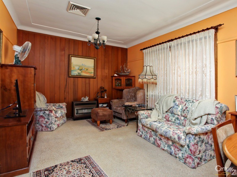 8 Holmes Street, Lalor Park NSW 2147