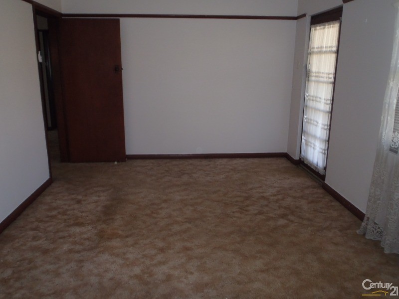 17 Gowrie Cres, Westmead NSW 2145