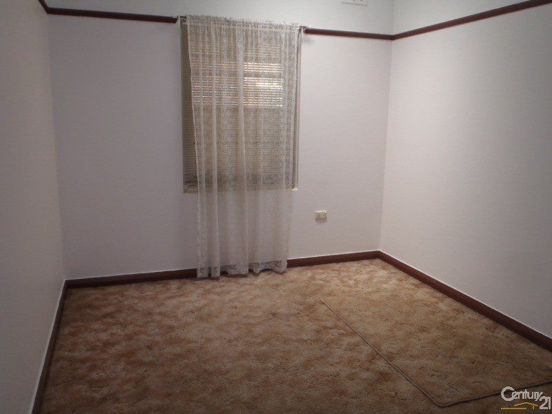 17 Gowrie Cres, Westmead NSW 2145