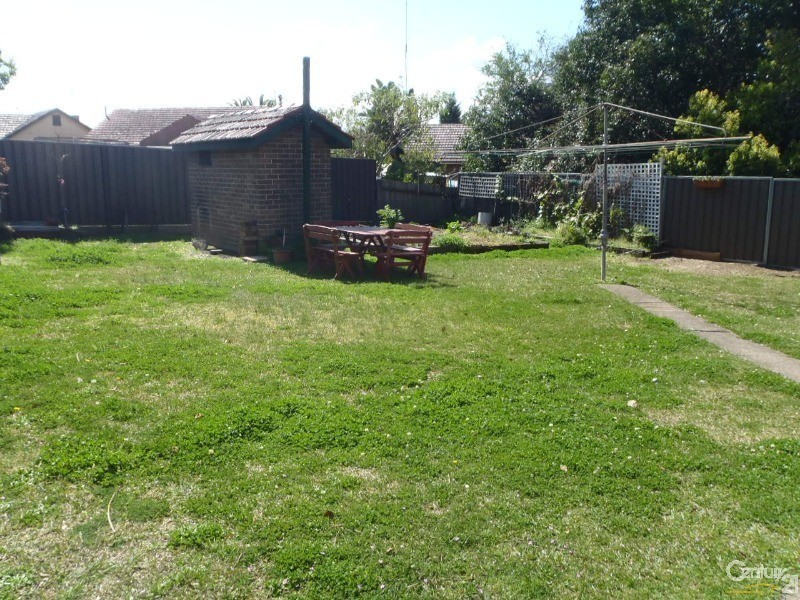 17 Gowrie Cres, Westmead NSW 2145