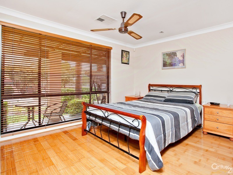 33 Winnipeg St, Seven Hills NSW 2147