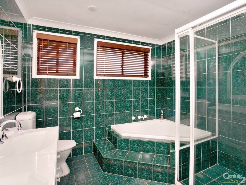 33 Winnipeg St, Seven Hills NSW 2147