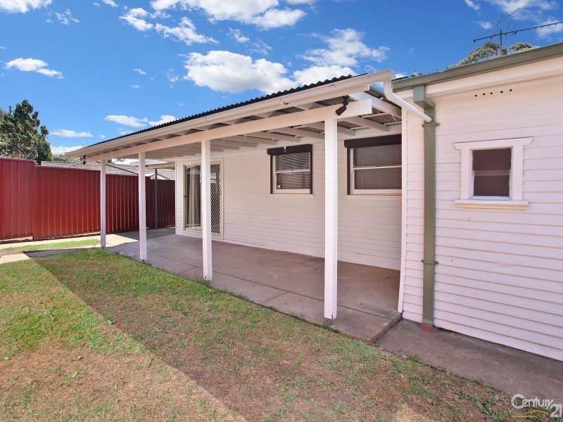 233 Vardys Rd, Seven Hills NSW 2147