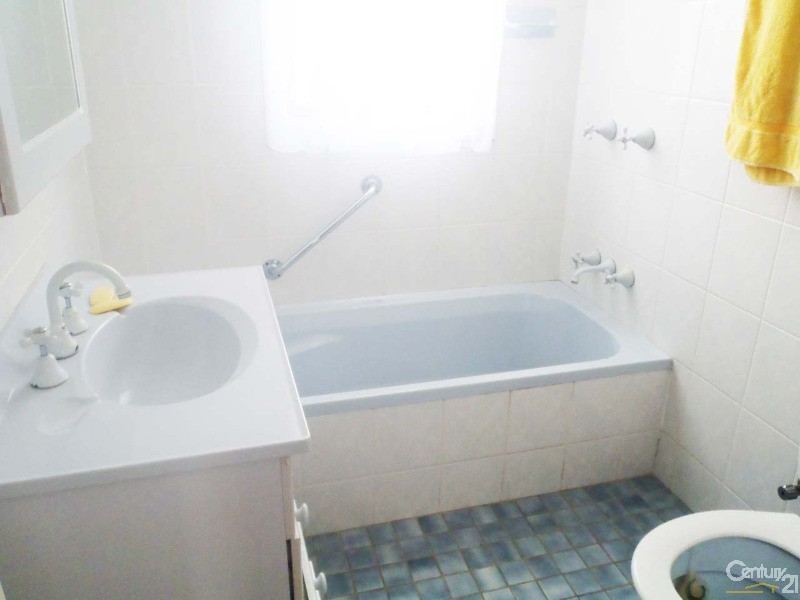 12 Mountfort Ave, Lalor Park NSW 2147