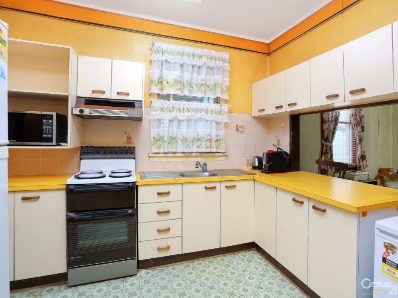 2 Noakes Parade, Lalor Park NSW 2147