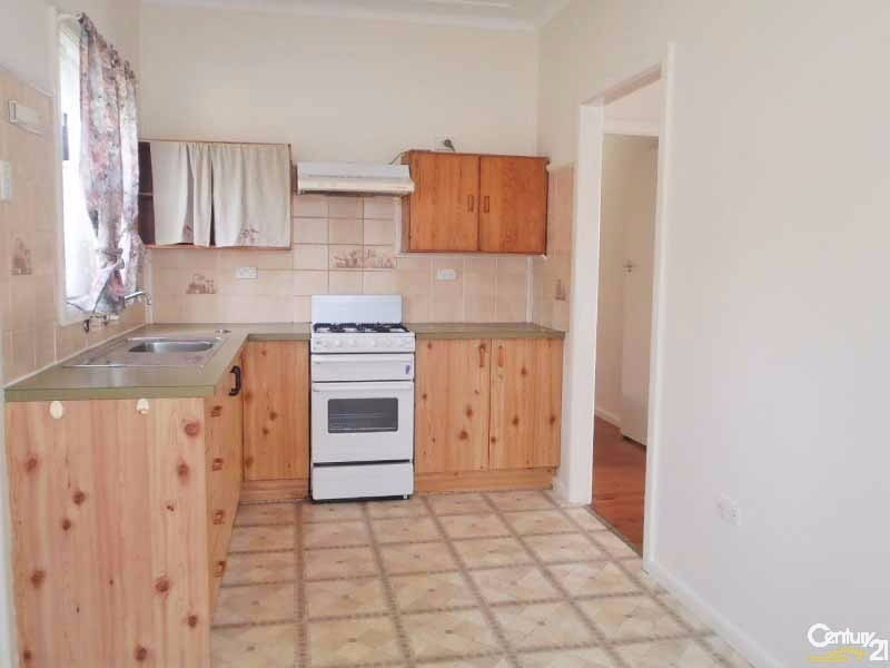 35  Charles, Blacktown NSW 2148