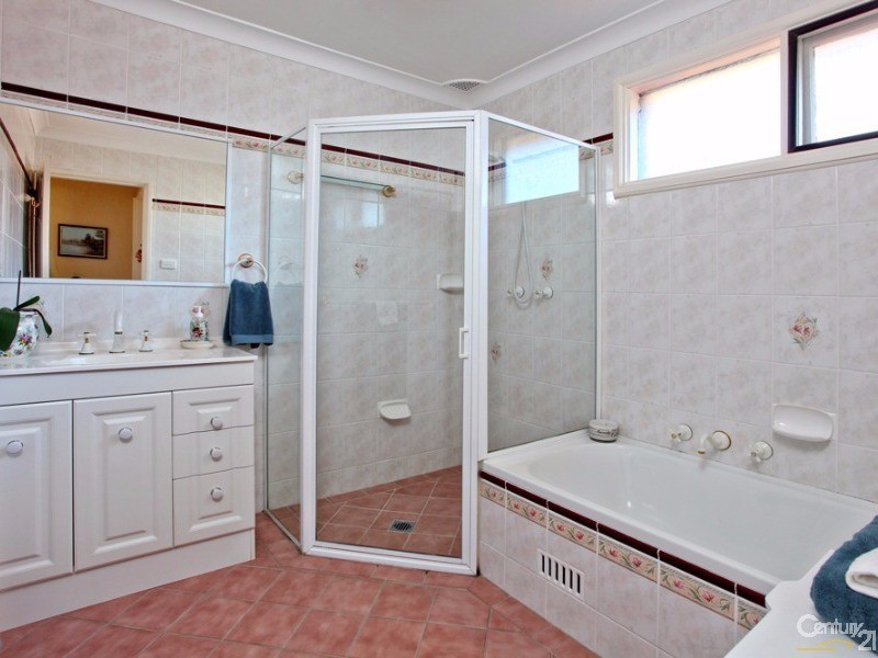 17 Vancouver Avenue, Toongabbie NSW 2146