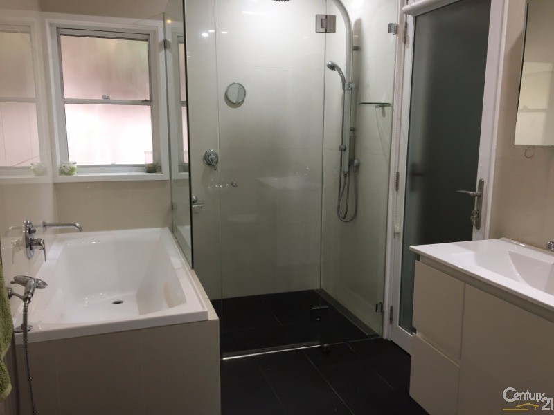 21 Lowana Crescent, Seven Hills NSW 2147