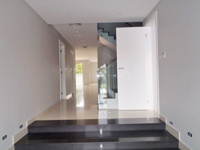 39 Leabons Lane, Seven Hills NSW 2147