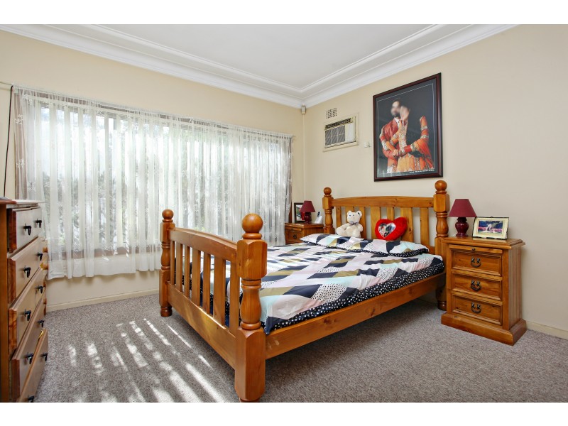 92 Endeavour Street, Seven Hills NSW 2147