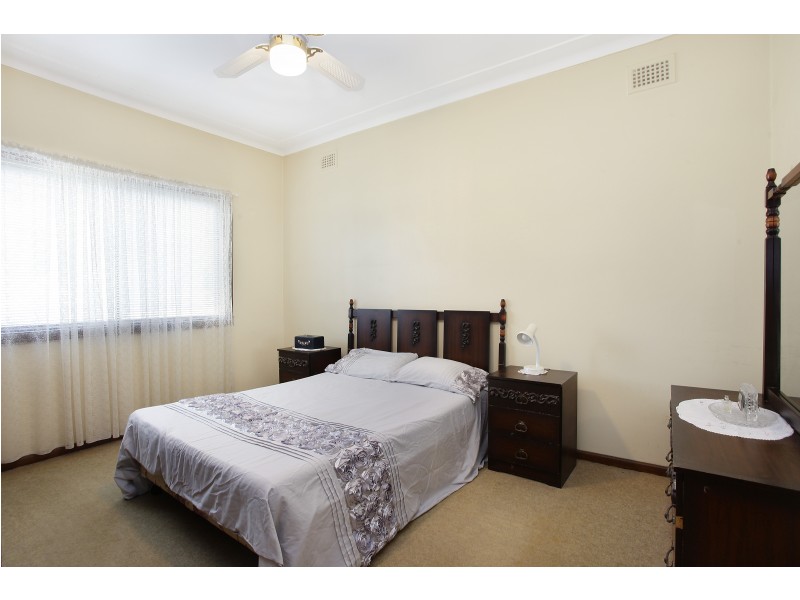 8 Marnpar Road, Seven Hills NSW 2147