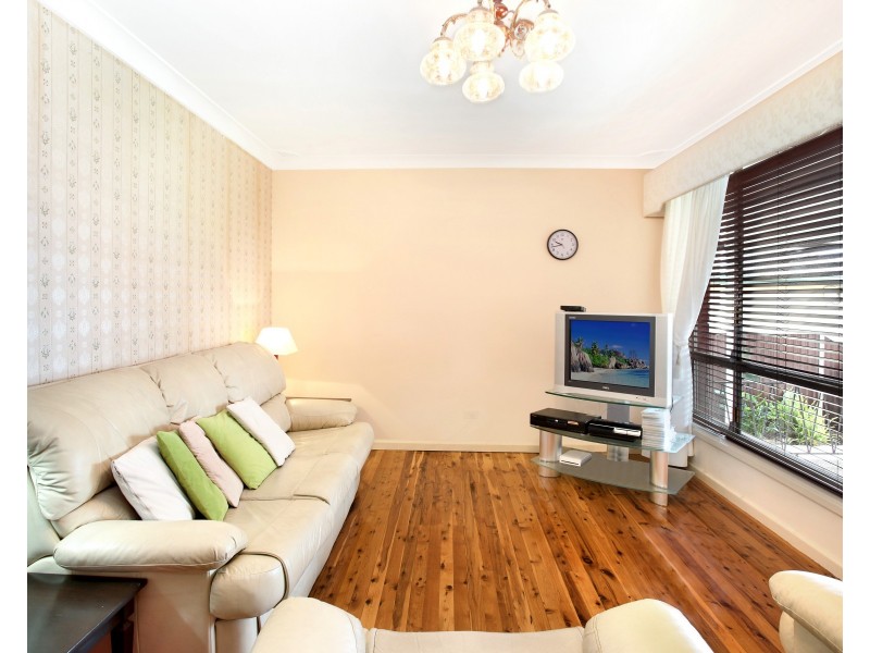 18 Highlands Crescent, Blacktown NSW 2148