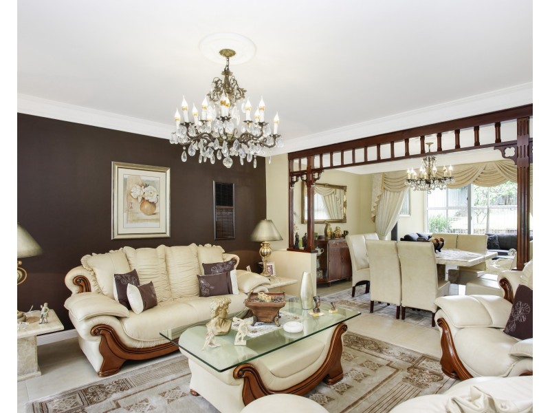 19 VIENNA STREET, Seven Hills NSW 2147