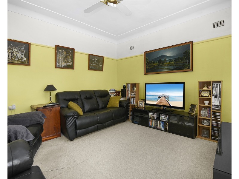 42 Pineleigh Road, Lalor Park NSW 2147