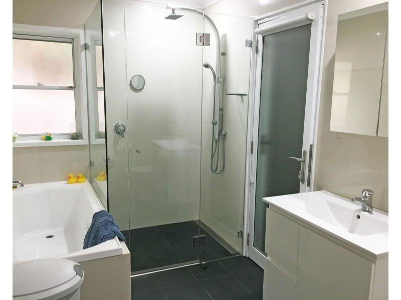 21 Lowana Crescent, Seven Hills NSW 2147