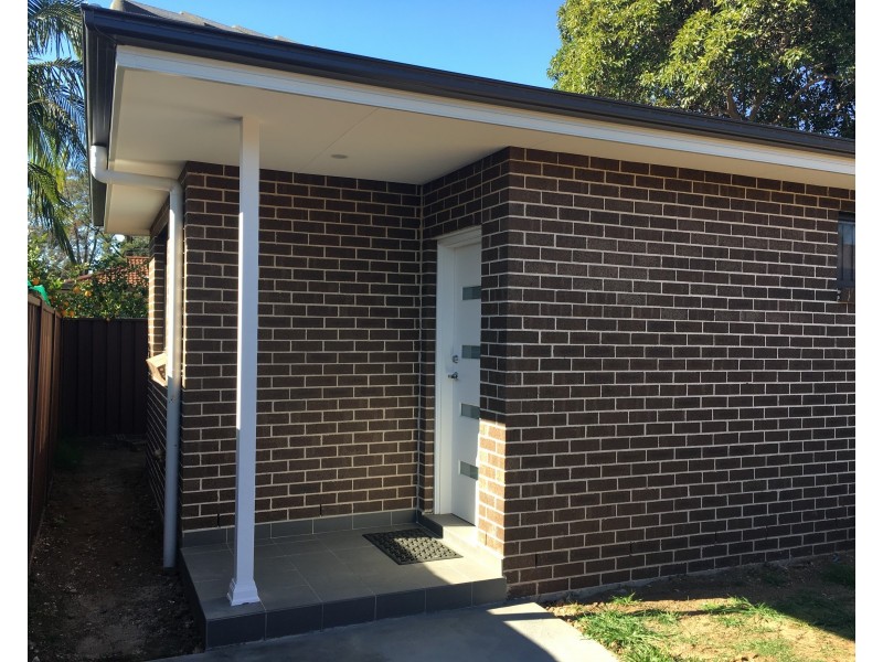 39a  Greenmeadows Cr, Toongabbie NSW 2146