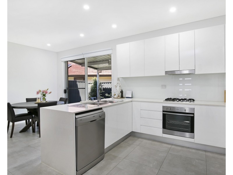 8a Noakes Parade, Lalor Park NSW 2147