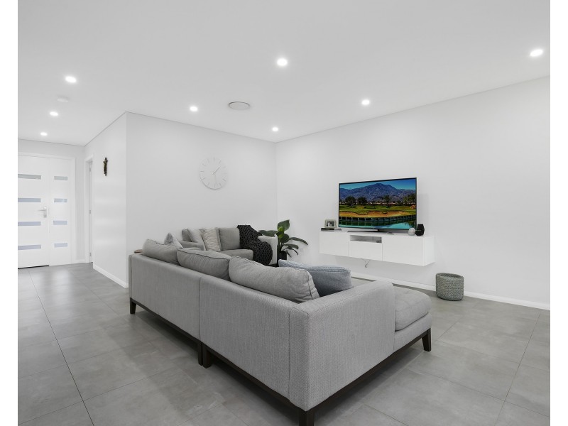 8a Noakes Parade, Lalor Park NSW 2147