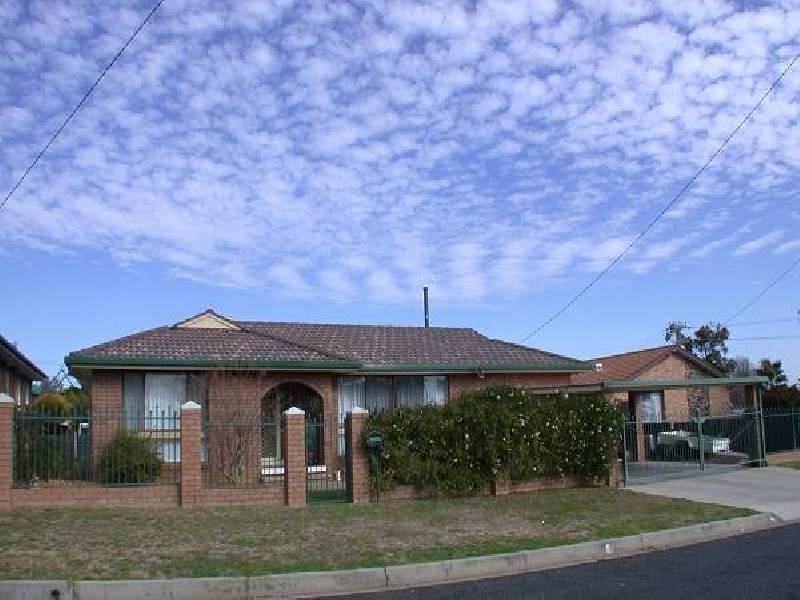 4 Kinarra Street, South Tamworth NSW 2340