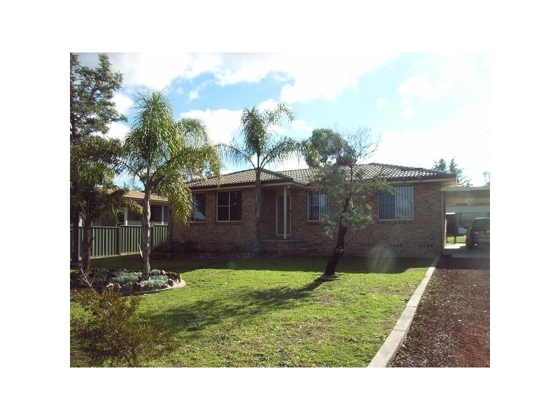 19 Willow Park Avenue, Kootingal NSW 2352