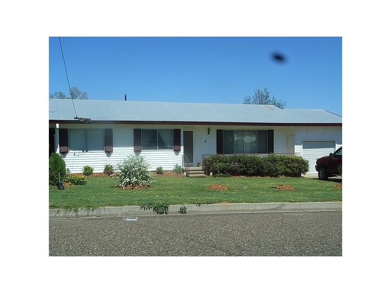 6 Privet Street, Kootingal NSW 2352