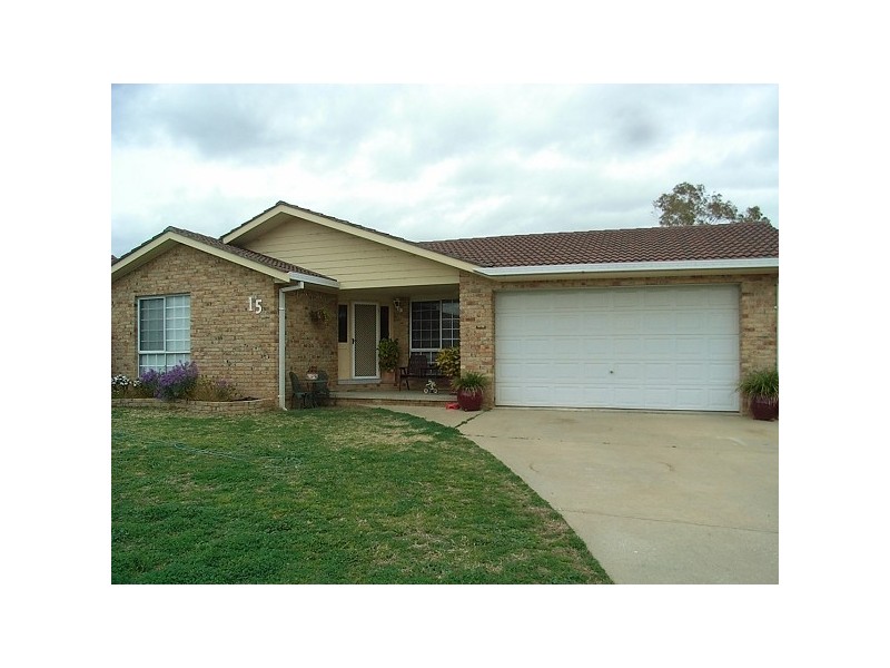 15 Kurrajong Street, South Tamworth NSW 2340
