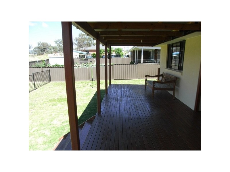 20 Leonora Crescent, Kootingal NSW 2352