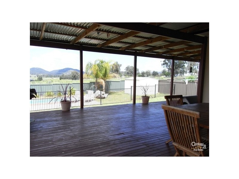 20 Leonora Crescent, Kootingal NSW 2352