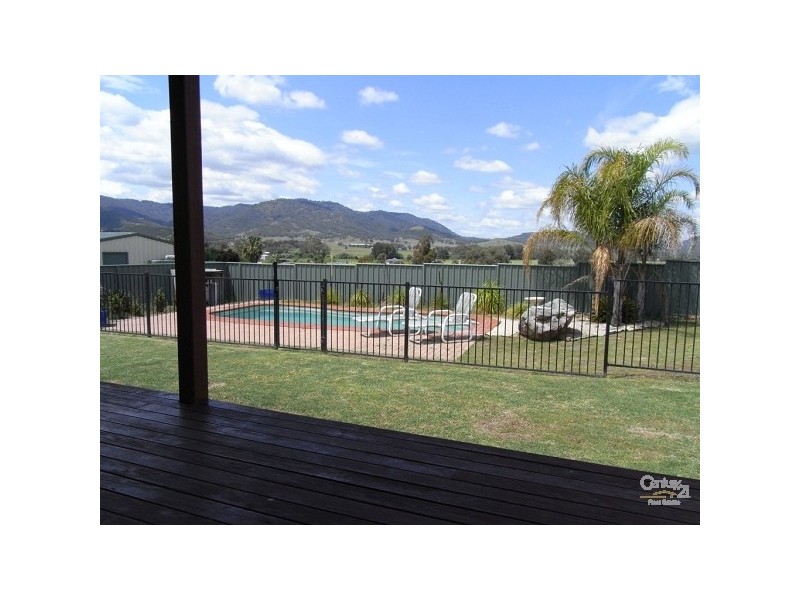 20 Leonora Crescent, Kootingal NSW 2352