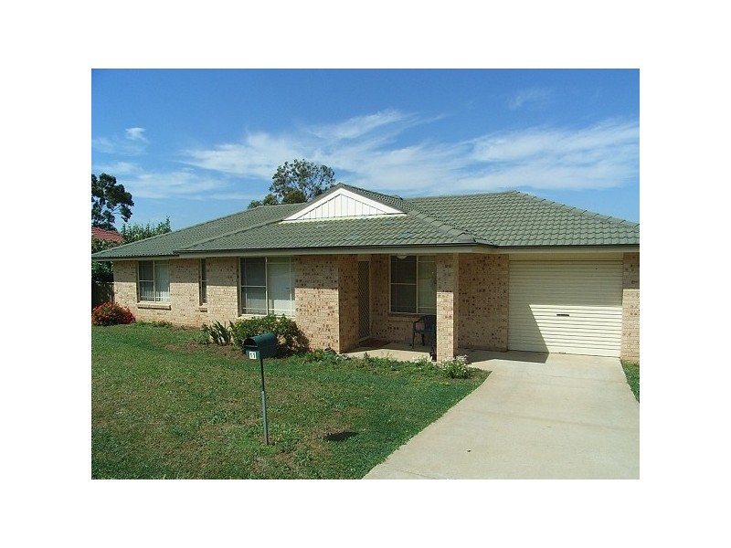 11 Valley Drive, East Tamworth NSW 2340