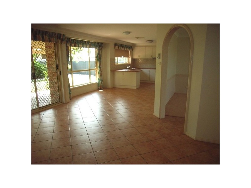 10 Giles Place, Tamworth NSW 2340
