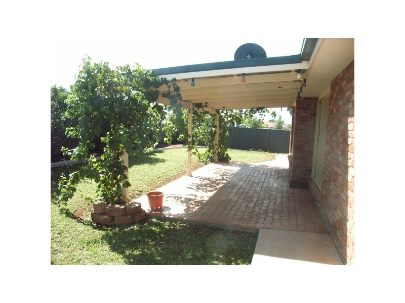 10 Giles Place, Tamworth NSW 2340