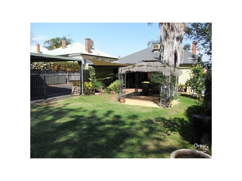 128 Denison Street, Tamworth NSW 2340
